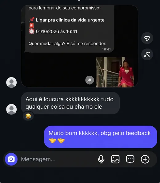 Print de conversa no Instagram: um lembrete enviado pelo Senhor Alfred e a mensagem “Aqui é loucura kkkkkkkkkkk tudo qualquer coisa eu chamo ele”, com a resposta “Muito bom kkkkkk, obg pelo feedback”