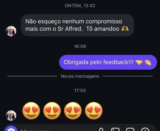 Print de conversa no Instagram: “Não esqueço nenhum compromisso mais com o Sr Alfred. Tô amandoo”, a resposta “Obrigada pelo feedback!!!” e, depois, quatro emojis de coração